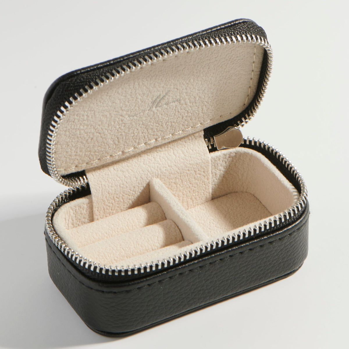 Mini pochette de voyage rectangle pour bijoux cuir végétalien noir MIAJWL